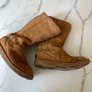 Ugg boots tan with shearling size 11